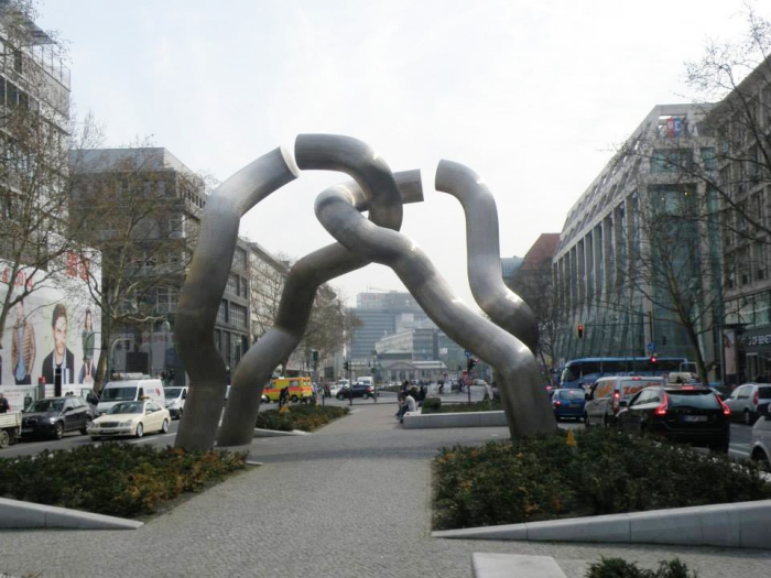 A sculpture in Breitschneidplatz